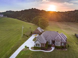 2145 Centerpoint Rd, Hendersonville, TN 37075