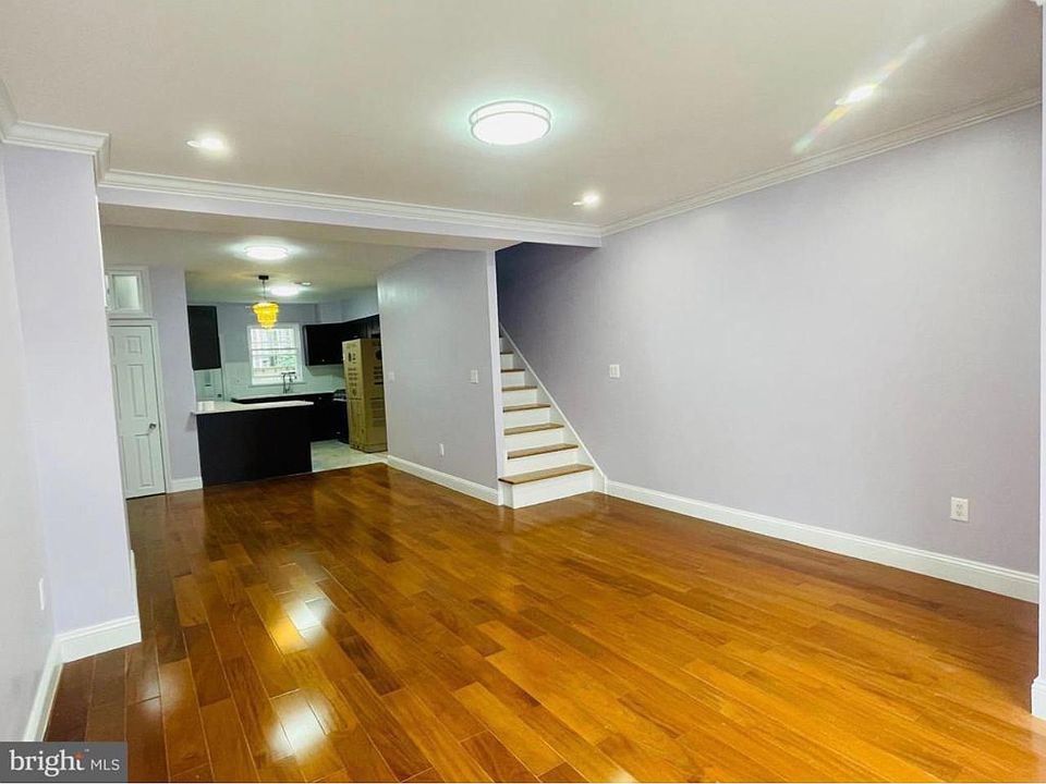 1st image of 336 Roseberry St #1