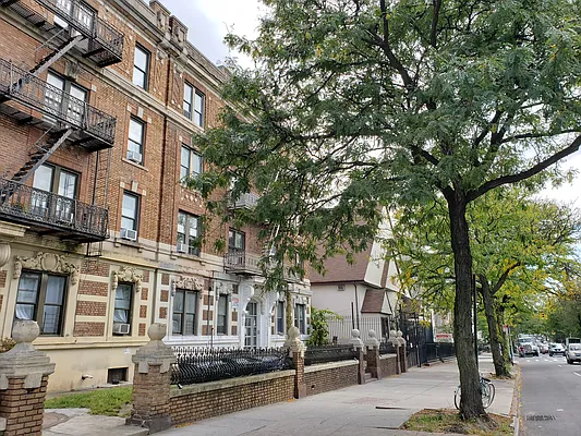 Rented by Signature Property Realty | media 48