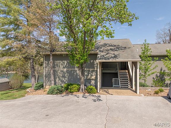 3rd image of 124 Geneva Cove Dr