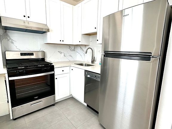 3rd image of 900 Pine St #908
