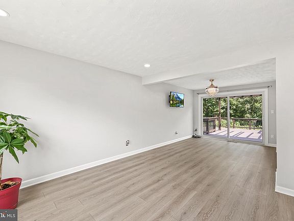 4th image of 5062 Macnamara Dr