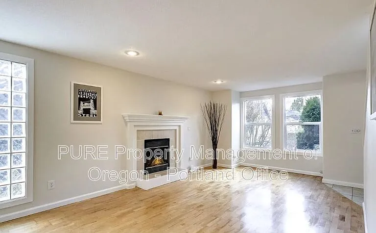 310 NE Morris St — Photo 4