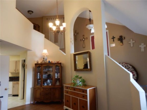 5th image of 1334 Creekview Dr