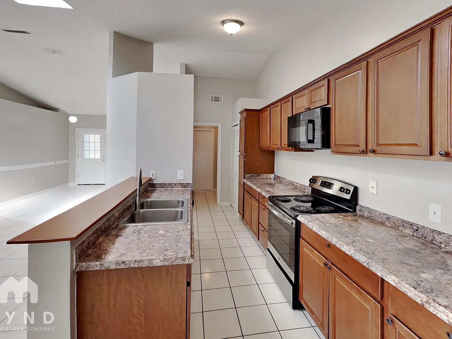 3 bed, 2.0 bath, 1557 sqft, $1,845 — Photo 2