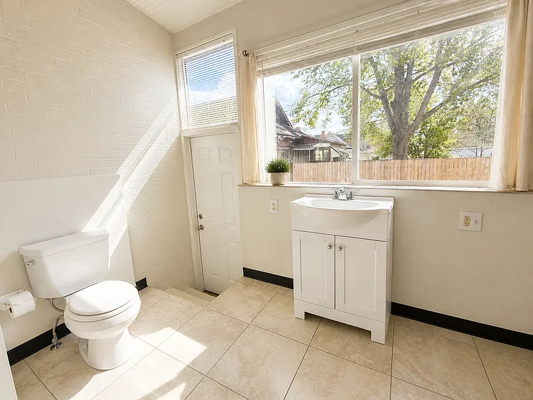 212 W Evans Ave — Photo 11