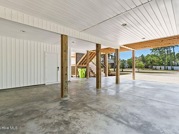 4th image of 3106 E Oak Island Drive