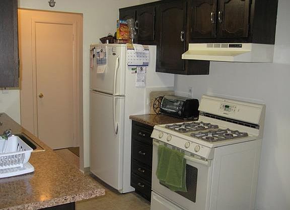 3rd image of 258 Parkside Dr