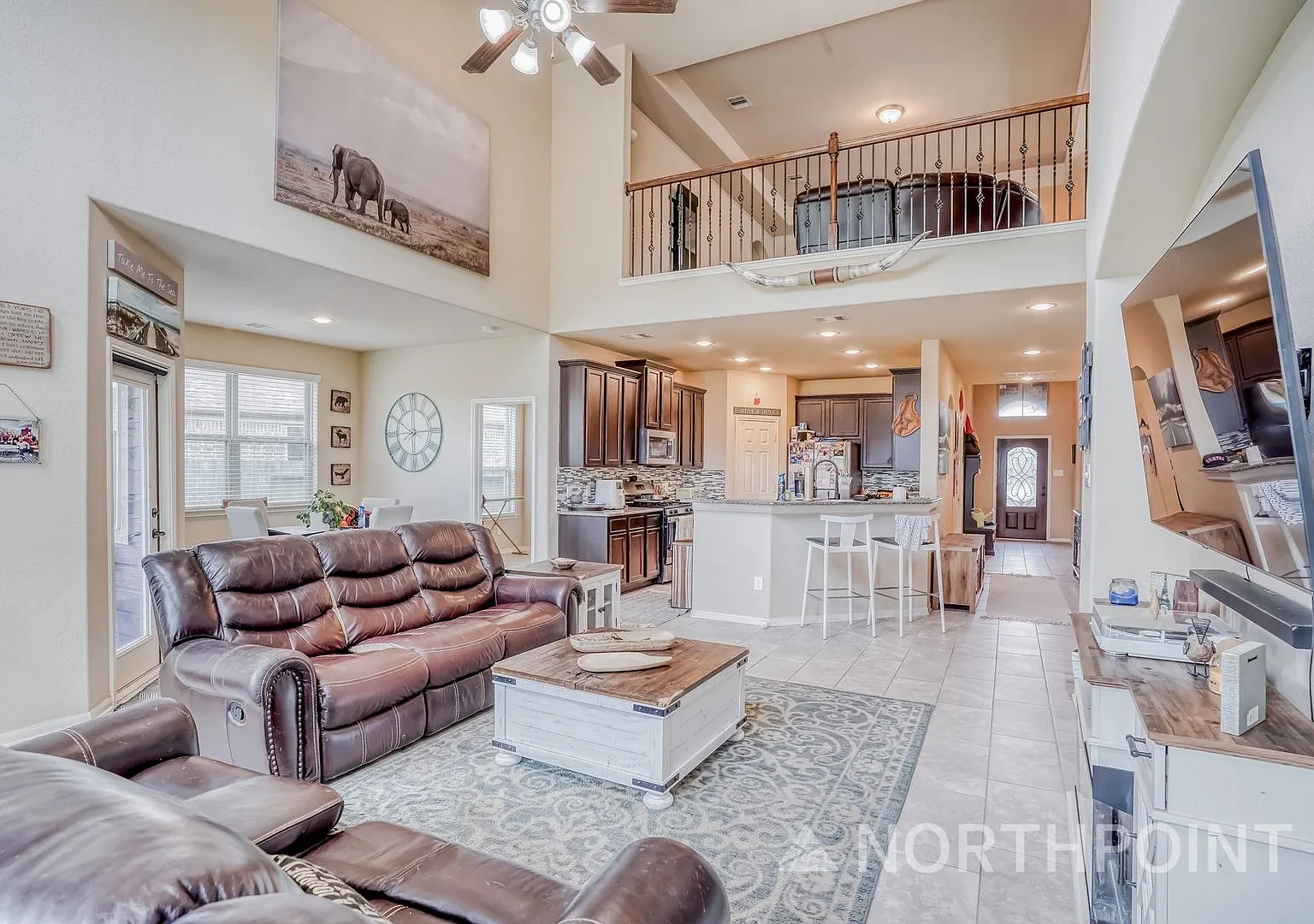 4 BR/3.5BA | Newly Renovated Single Family Home | Fenced backyard | Study & Game Room | In Grand ... — Photo 2