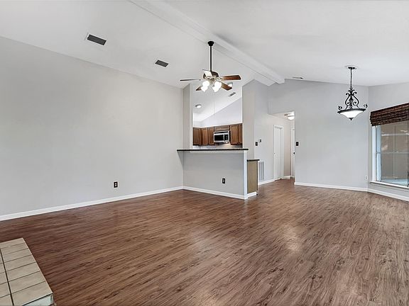 2nd image of 15 Tulip Hill Ct