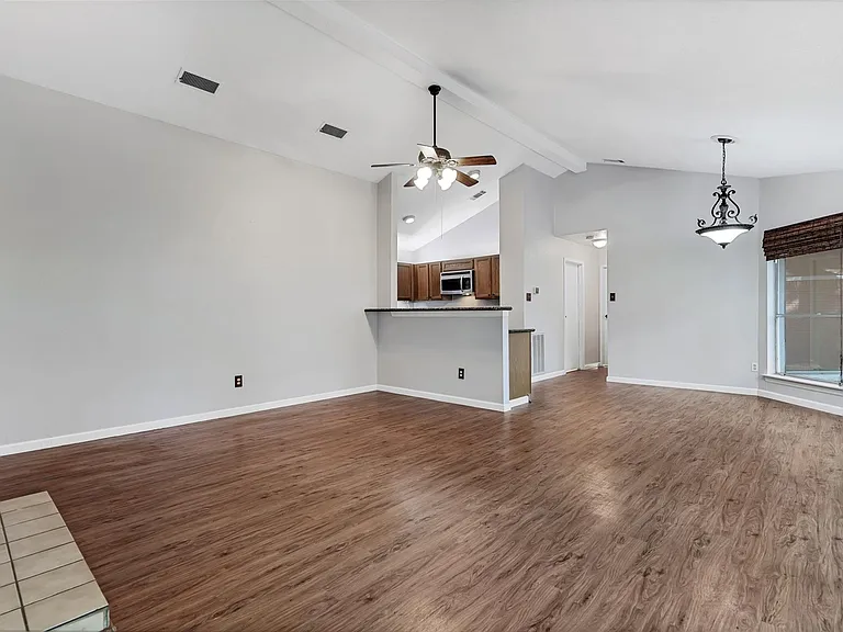 15 Tulip Hill Ct — Photo 2