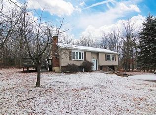 1055 State Rd, Effort, PA 18330