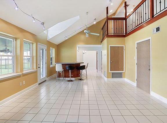 4th image of 4107 Saint James Dr