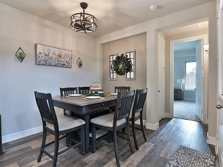 2810 Bluesage Bluff Dr — Photo 19