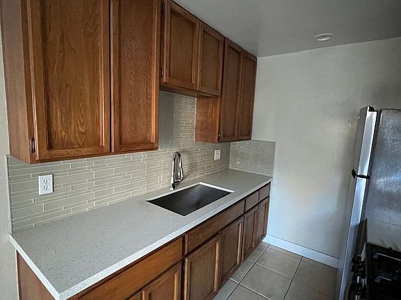 4th image of 3752 33rd St APT 6