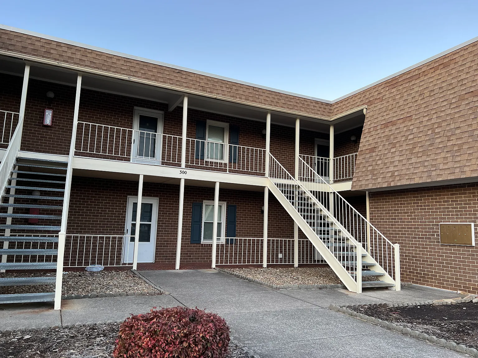 300 Windsor Manor Way — Photo 1