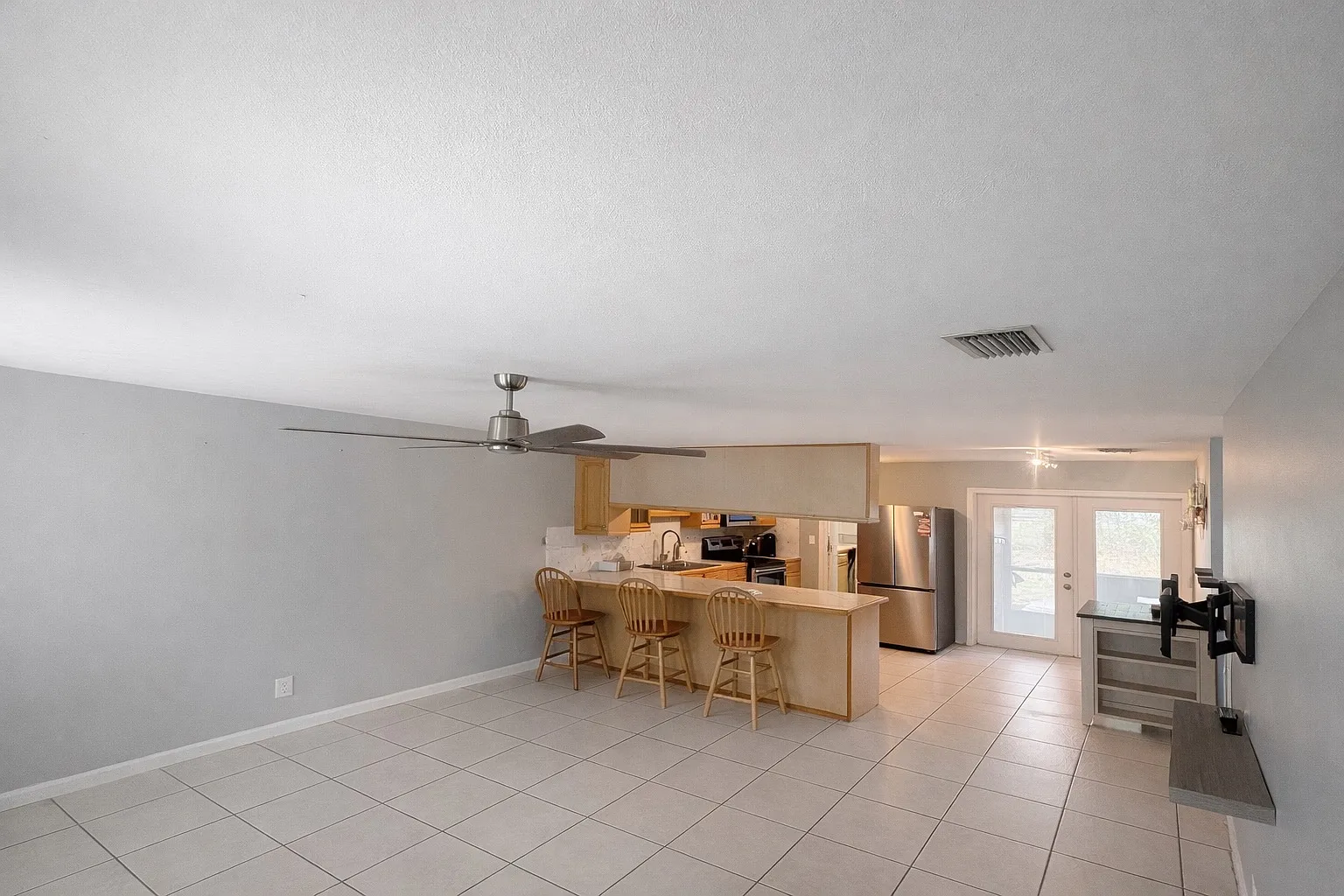 1421 NE Chardon St — Photo 4