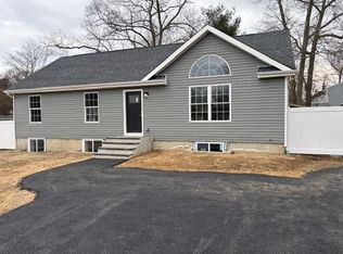 38 Central Pkwy, Medford, NY 11763