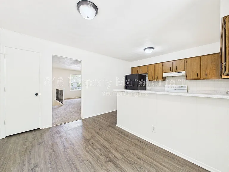 2835 S Tepee Ave — Photo 6