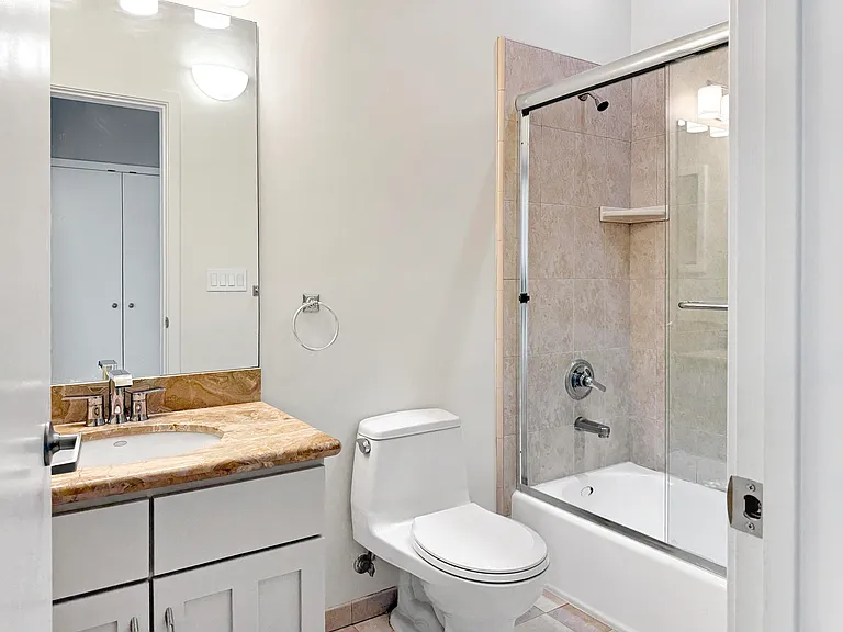 563 Minna St #2 — Photo 11