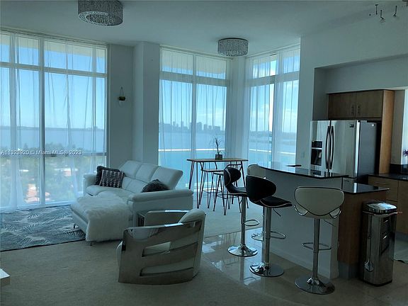 3rd image of 7900 Harbor Island Dr Ph 26