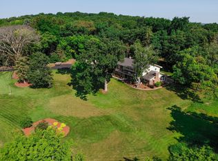 S33W26758 Hawthorne Hollow Dr, Waukesha, WI 53189