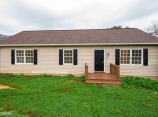111 Mountain Field Rd, Pearisburg, VA 24134