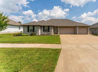 1102 S Tanner Dr, Springfield, MO 65802