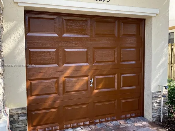 8875 NW 98th Ct, Doral, FL 33178