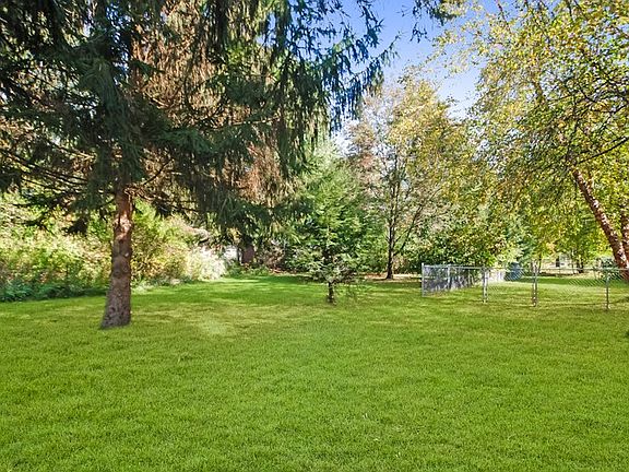 3rd image of 113 Hillcrest Dr