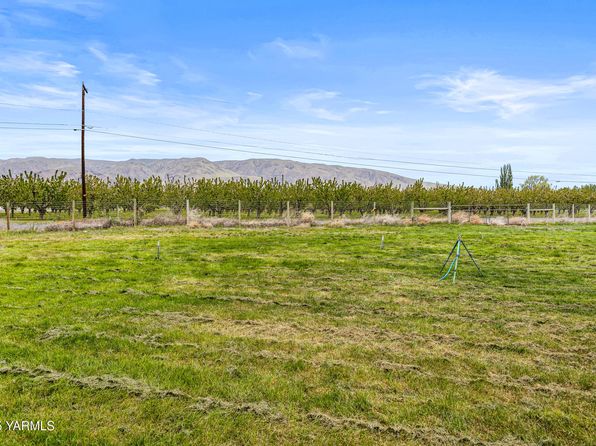 3050 Rosenkranz Rd, Tieton, WA 98947