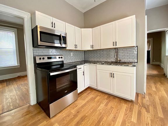 2nd image of 755 University Ave Floor 1