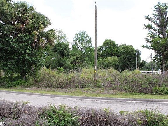 3rd image of 2643 NE Pine Island Rd