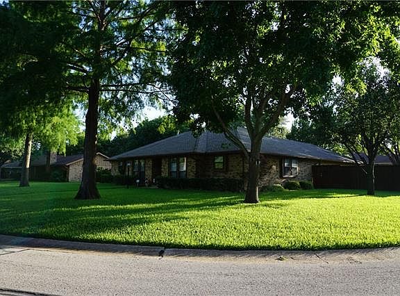 3rd image of 400 Merriman Dr