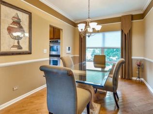 8415 Merchant Ct, Crystal Lake, IL 60014
