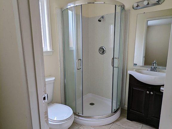 Master Bedroom Bathroom