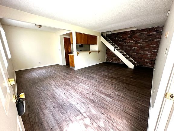4th image of 2571 N Yardarm Ave
