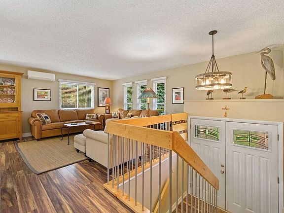 4th image of 2637 Flintridge Pl