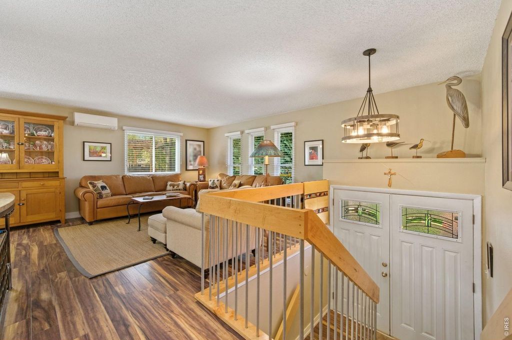 2637 Flintridge Pl