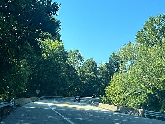 5th image of 529 Ten Mile Rd