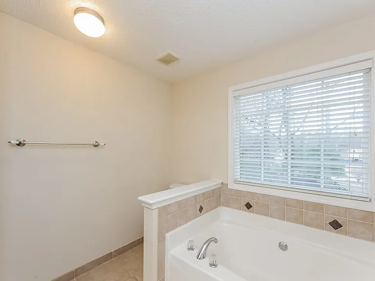 216 Mackenzie Ct — Photo 11
