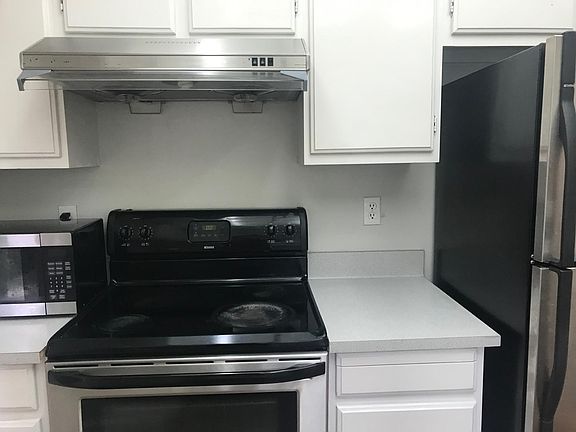 4th image of 19314 Greenwood Cir