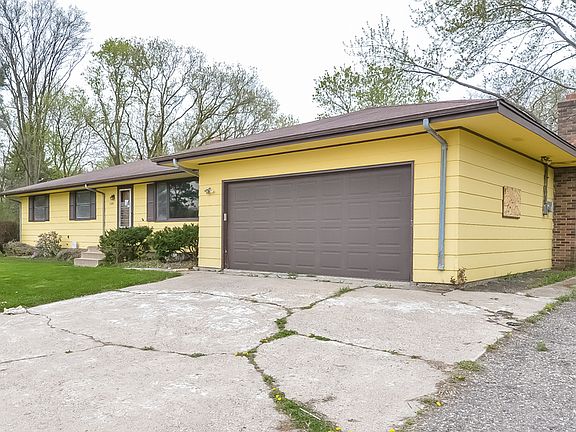 3rd image of 1399 Oakdale Ave