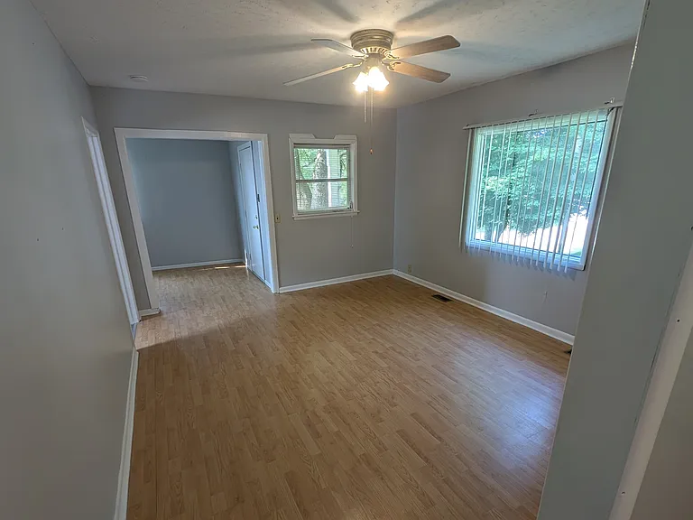 2931 Pennsylvania Ave — Photo 2