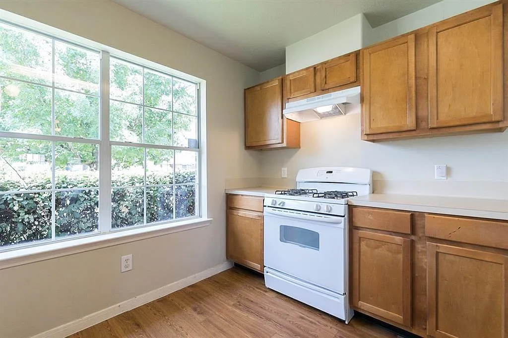 3 bed, 1433 sqft, $1,850 — Photo 2