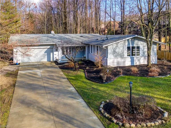 11179 Fawn Meadow Ln, Strongsville, OH 44136