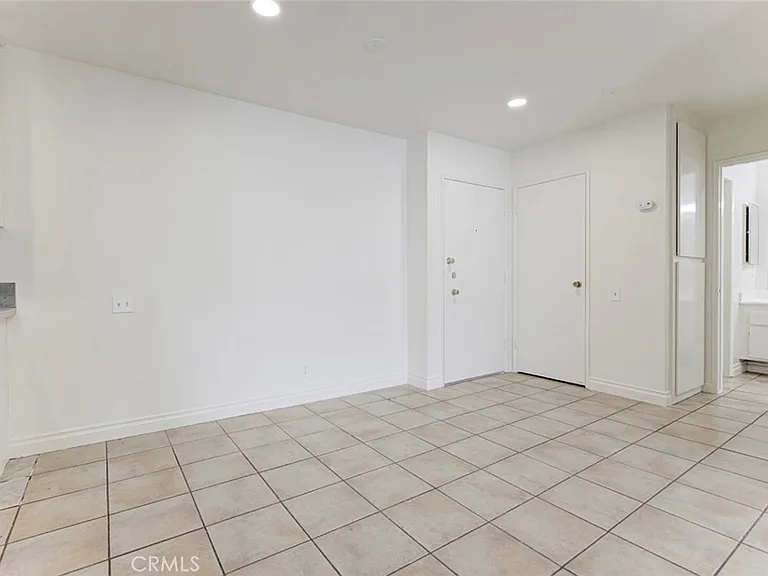 5460 White Oak Ave #K301 — Photo 2