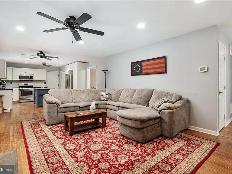 8953 Treesdale Dr — Photo 11
