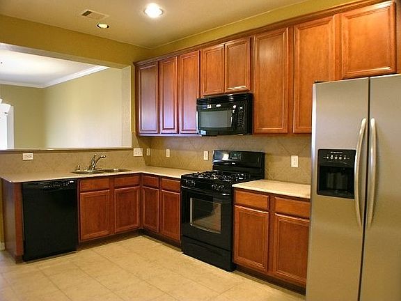 3rd image of 12215 Medina Lake Dr