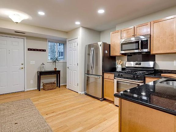 5th image of 1515B N Van Dorn St